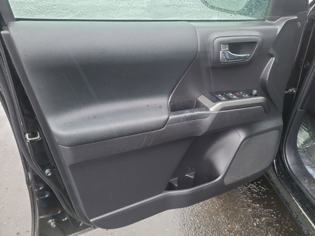 Used 2023 Toyota Tacoma TRD Off-Road w/ Technology Package image 20