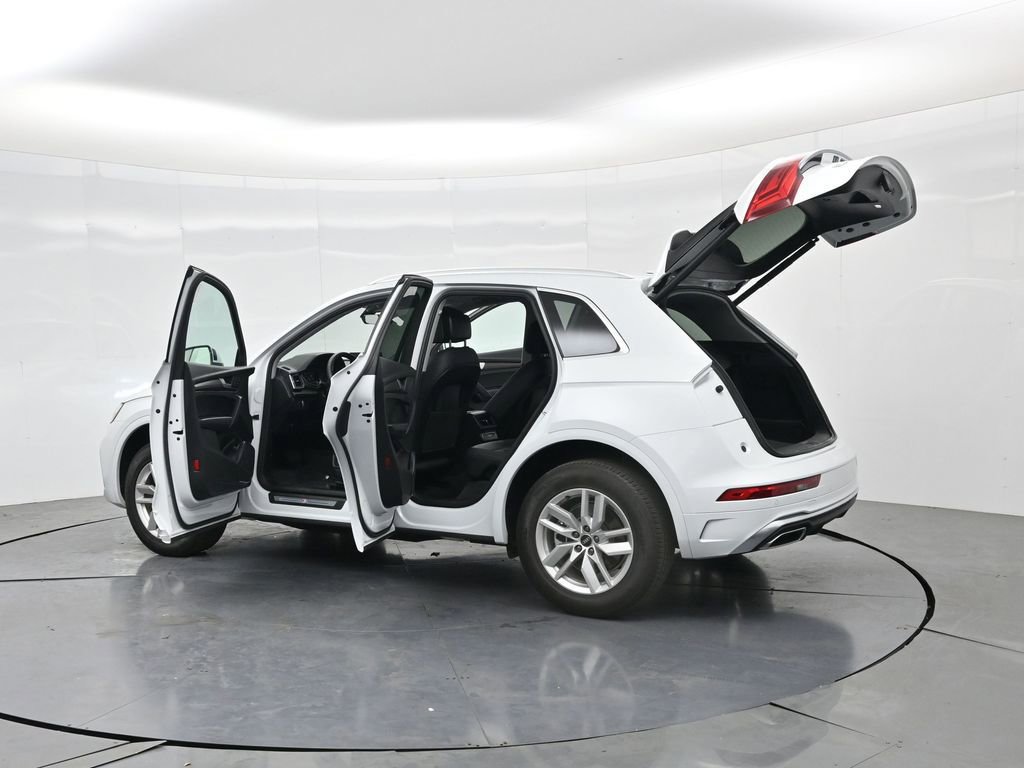 Used 2023 Audi Q5 2.0T Premium w/ Convenience Package AWD/4WD image 3
