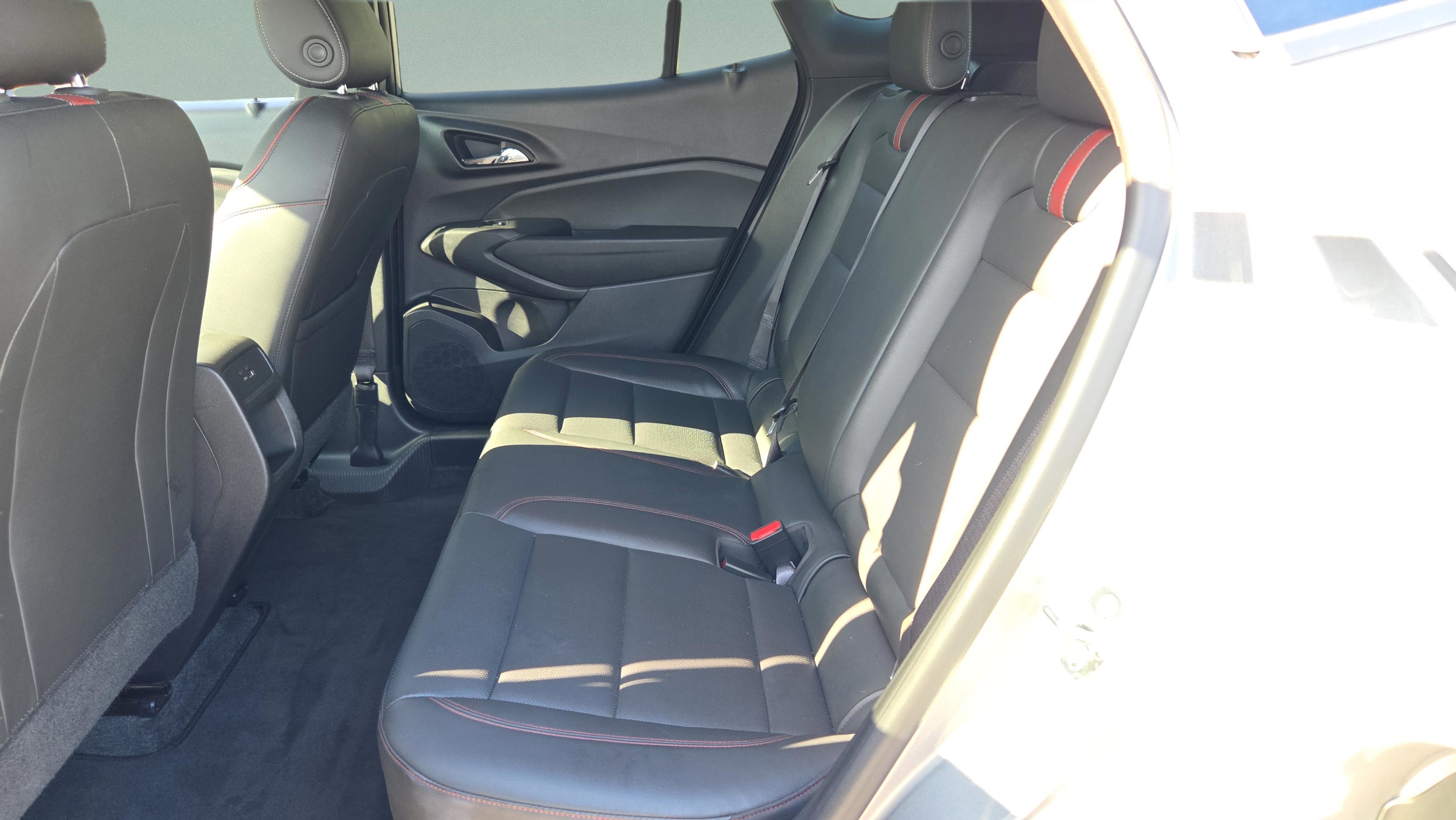 Used 2025 Chevrolet Trax RS FWD image 11