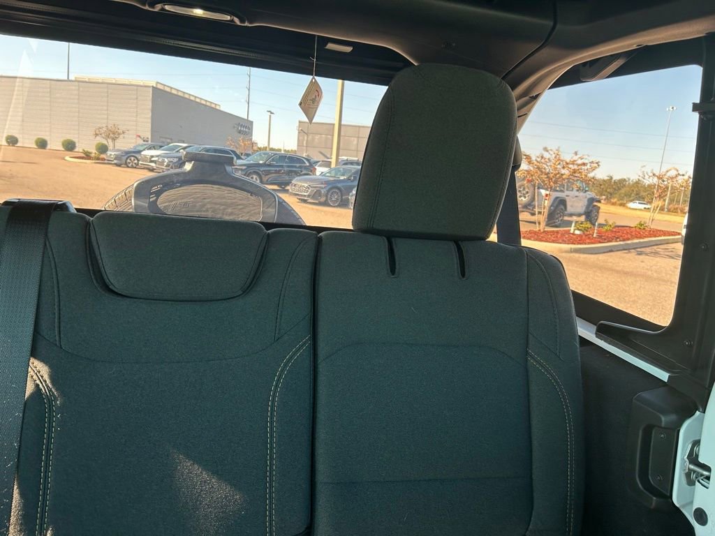 Used 2024 Jeep Wrangler Sahara image 13