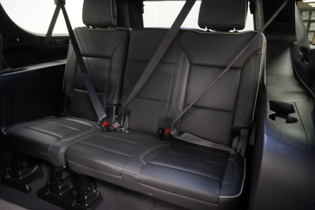 Used 2024 Chevrolet Suburban Premier image 22