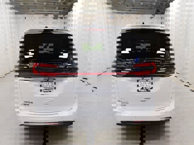 New 2026 Chrysler Pacifica Select image 5