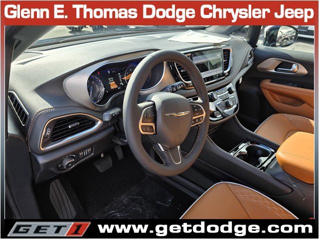 New 2026 Chrysler Pacifica Pinnacle w/ Trailer Tow Group image 8