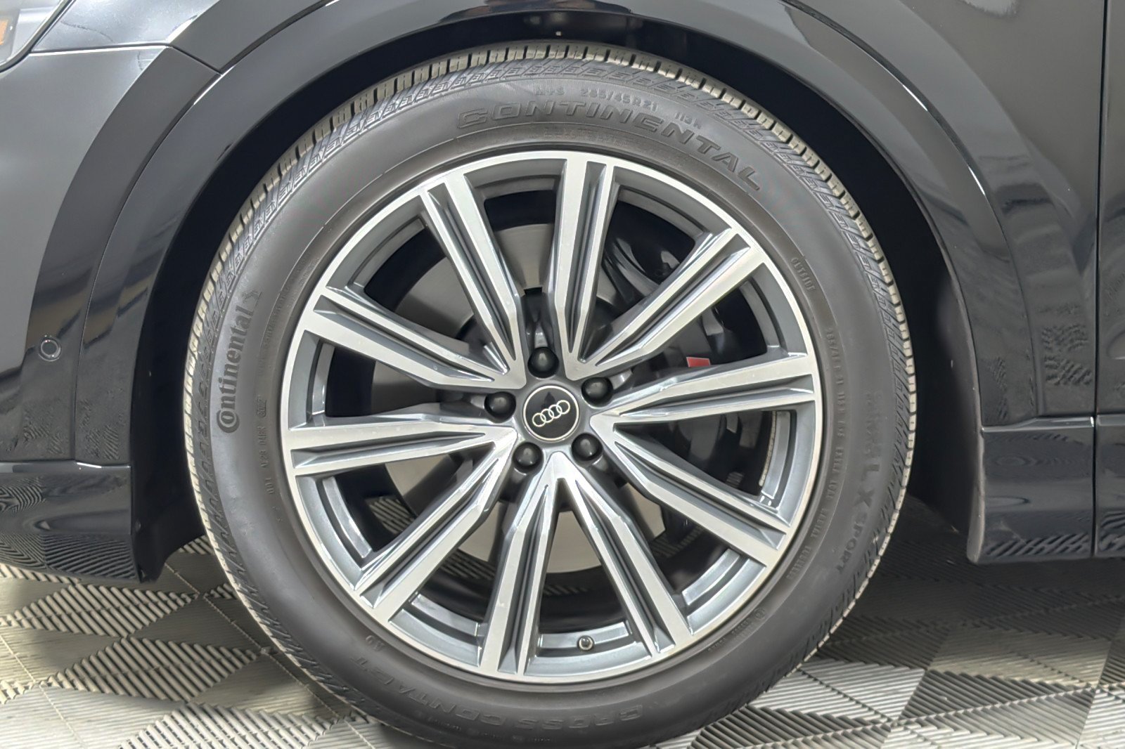 Used 2023 Audi SQ8 Prestige AWD/4WD image 25
