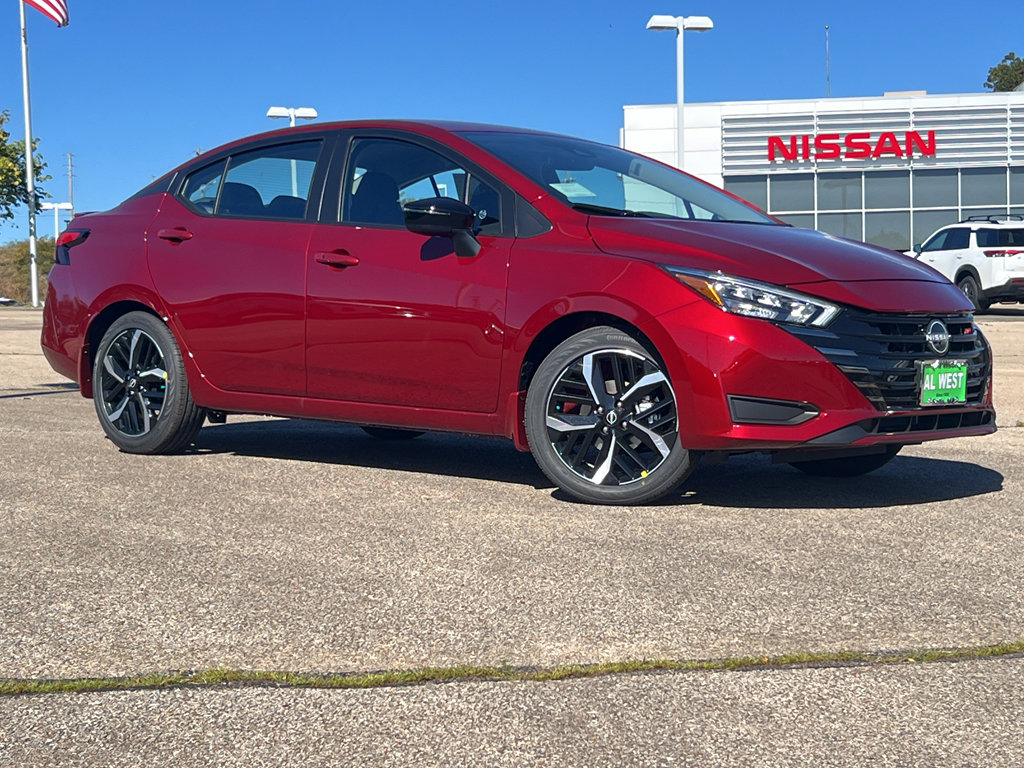 New 2025 Nissan Versa SR w/ Trunk Package