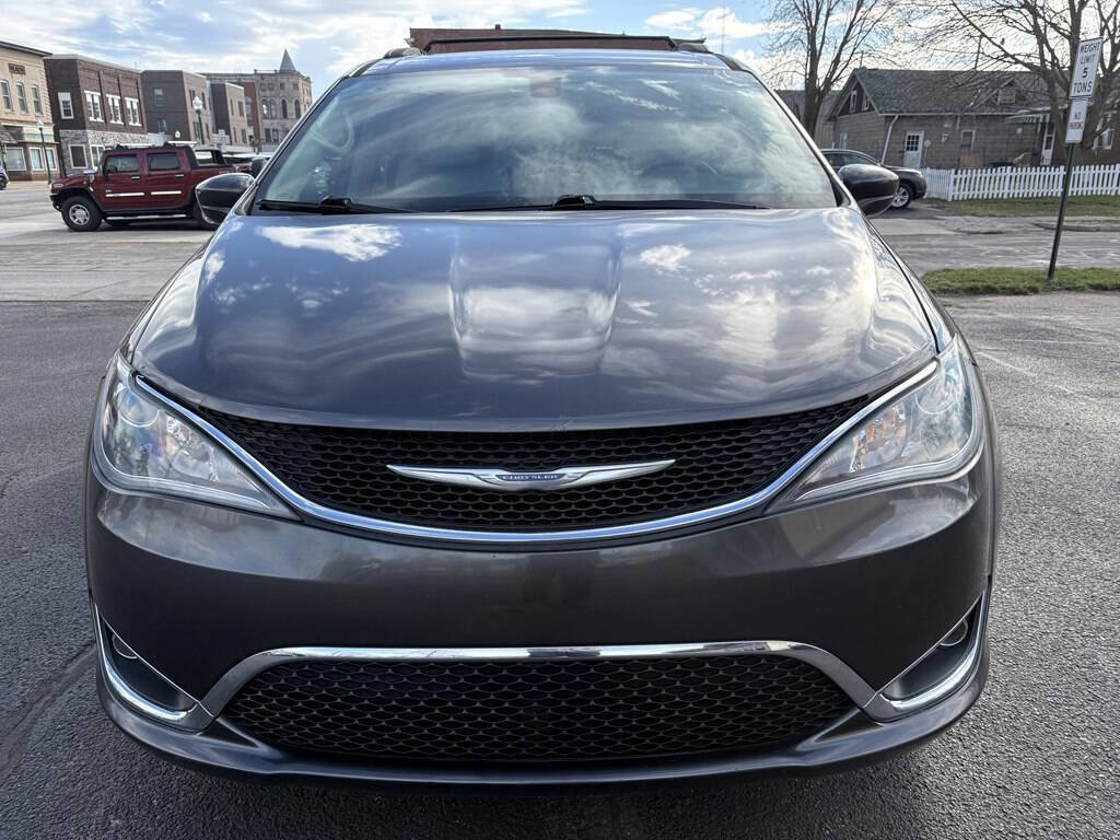 Used 2017 Chrysler Pacifica Touring-L image 8