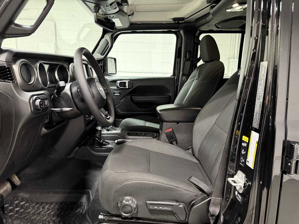 Used 2023 Jeep Gladiator Sport image 9