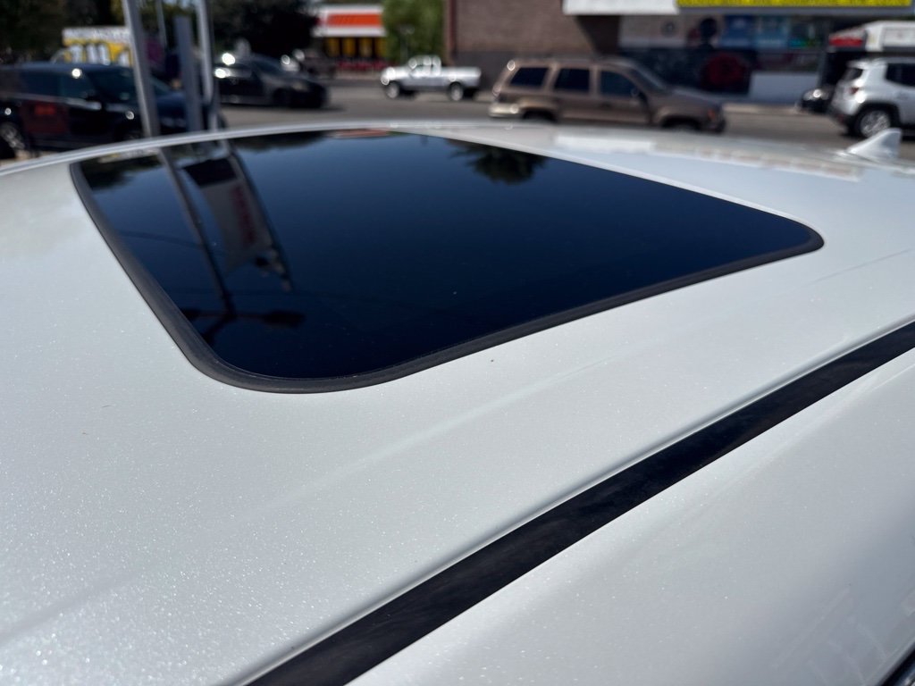 Used 2019 Toyota Avalon Limited w/ Advanced Safety Package FWD image 5
