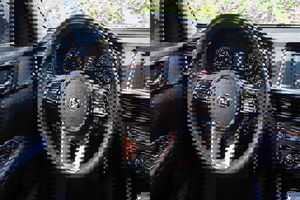 Used 2020 Kia Optima LX image 14