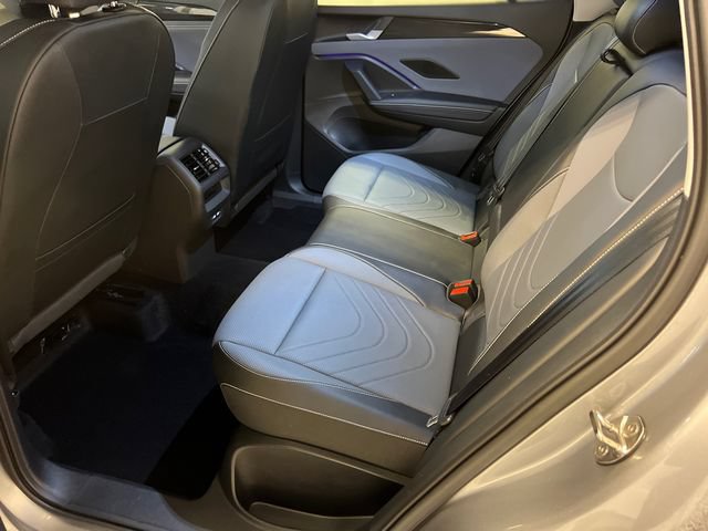Certified 2025 Volkswagen Tiguan SE FWD image 17