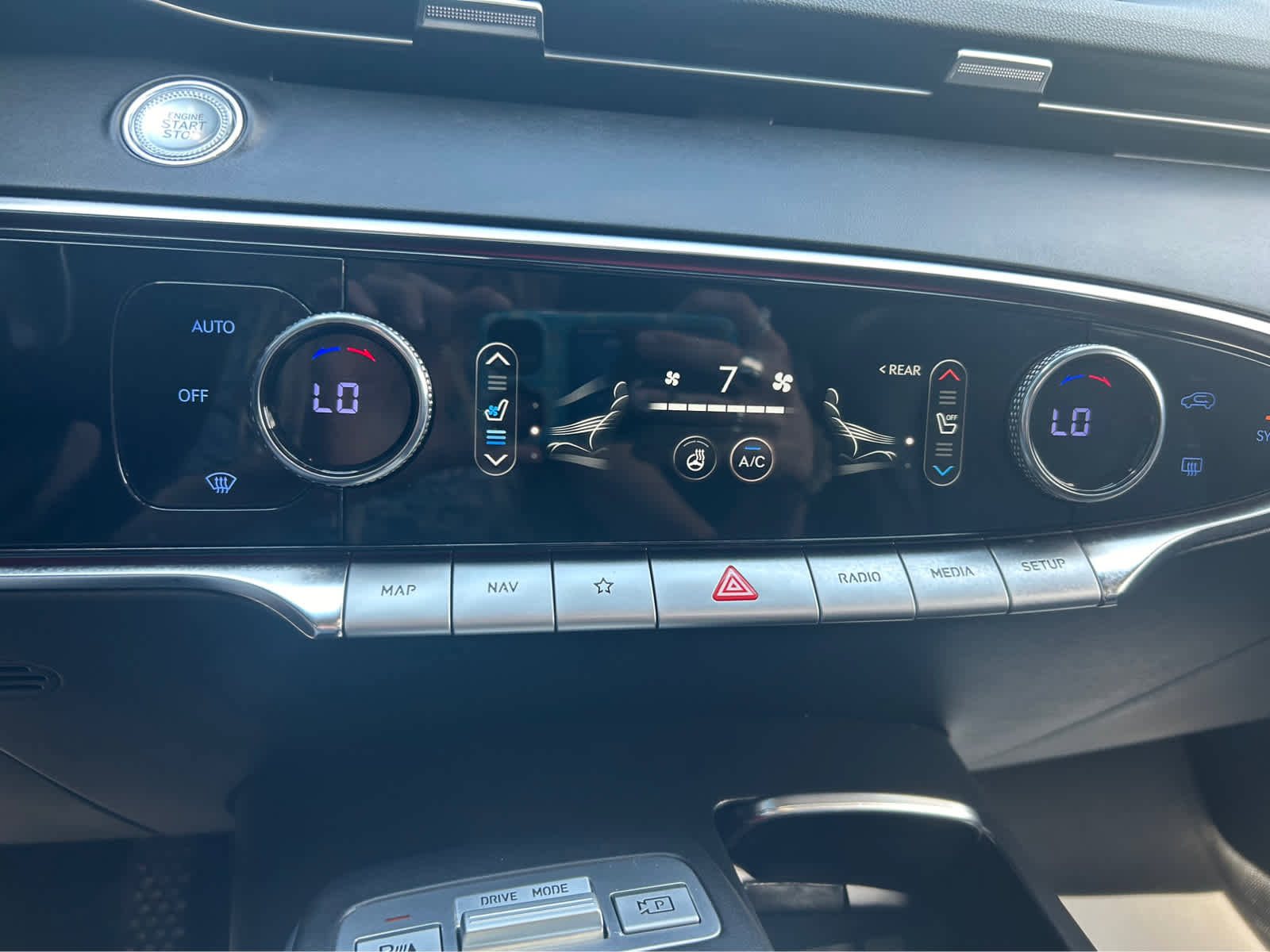 Used 2022 Genesis GV70 2.5T w/ Advanced Package image 23