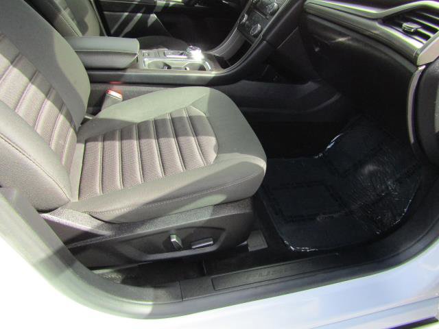Certified 2017 Ford Fusion SE FWD image 9