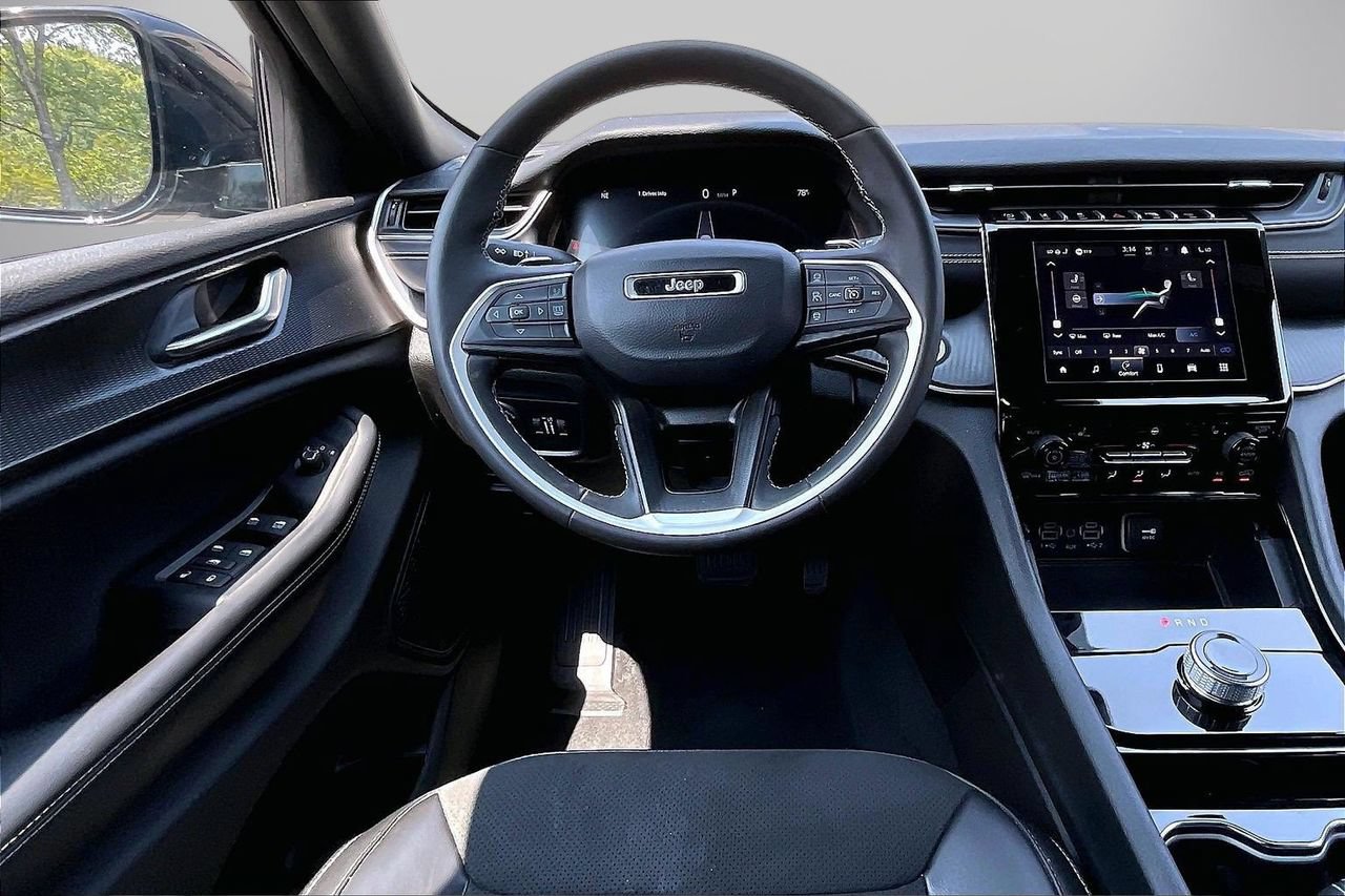 Certified 2023 Jeep Grand Cherokee Altitude AWD/4WD image 12