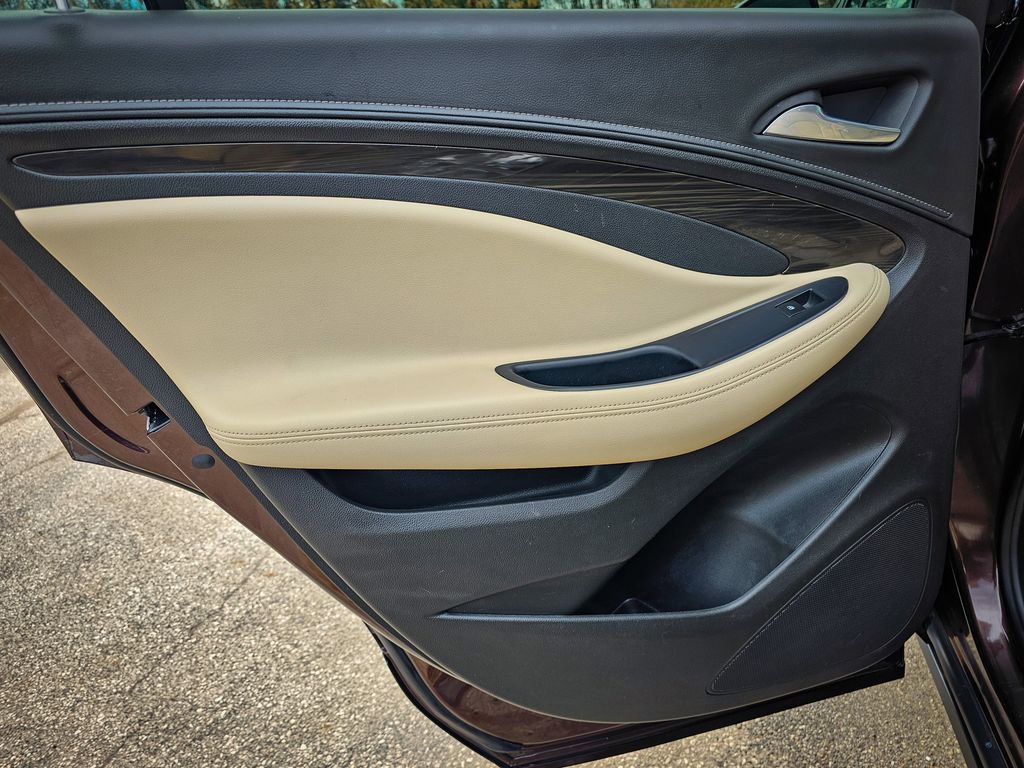 Used 2020 Buick Envision Premium image 30