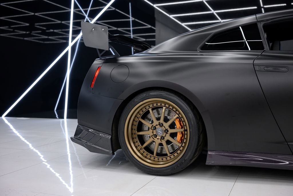 Used 2018 Nissan GT-R Premium image 13