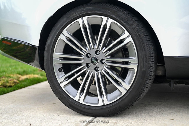 Used 2025 Land Rover Range Rover SE image 59