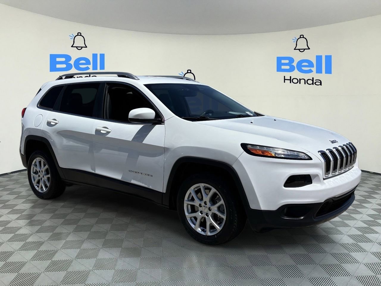 Used 2017 Jeep Cherokee Latitude w/ Comfort & Sound Group FWD image 6
