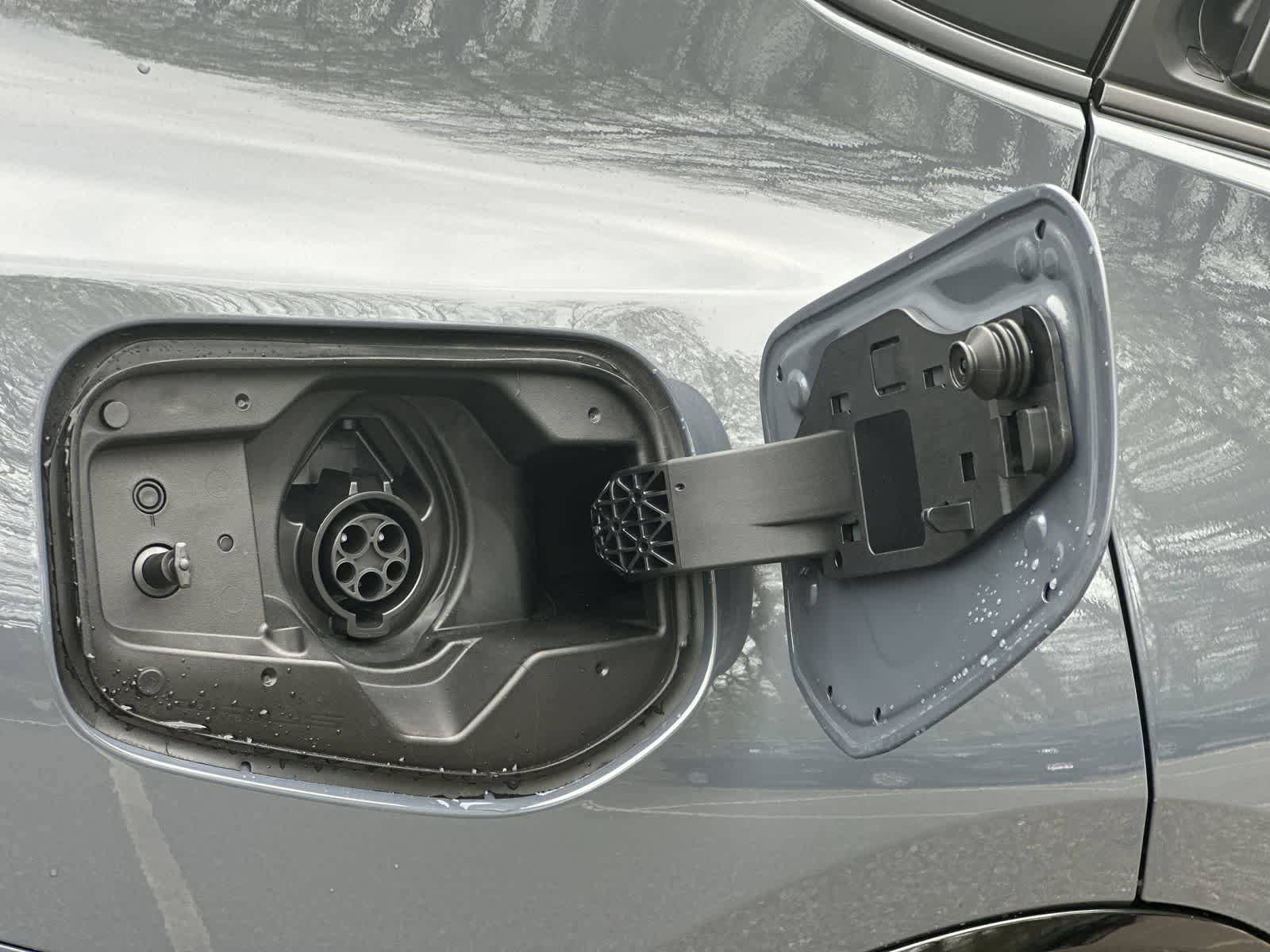 New 2026 Toyota Prius Plug-In Hybrid FWD image 21