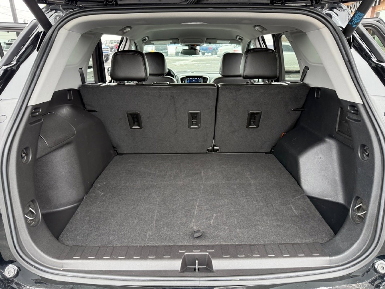 Used 2024 GMC Terrain SLT image 19