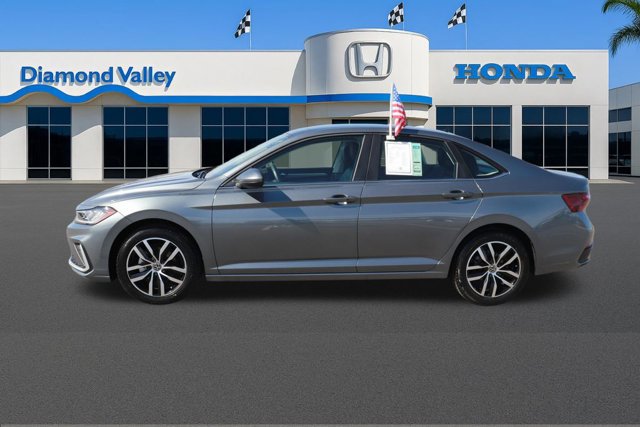 Used 2025 Volkswagen Jetta SE image 8