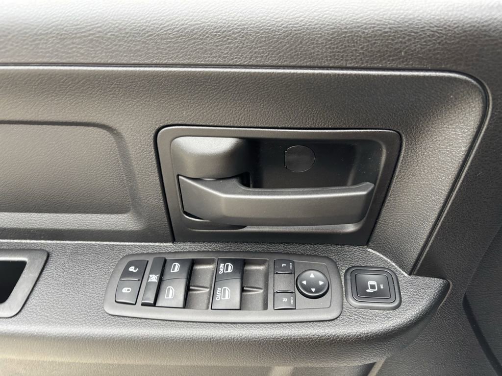 Used 2024 RAM 3500 Tradesman w/ Chrome Appearance Group image 22