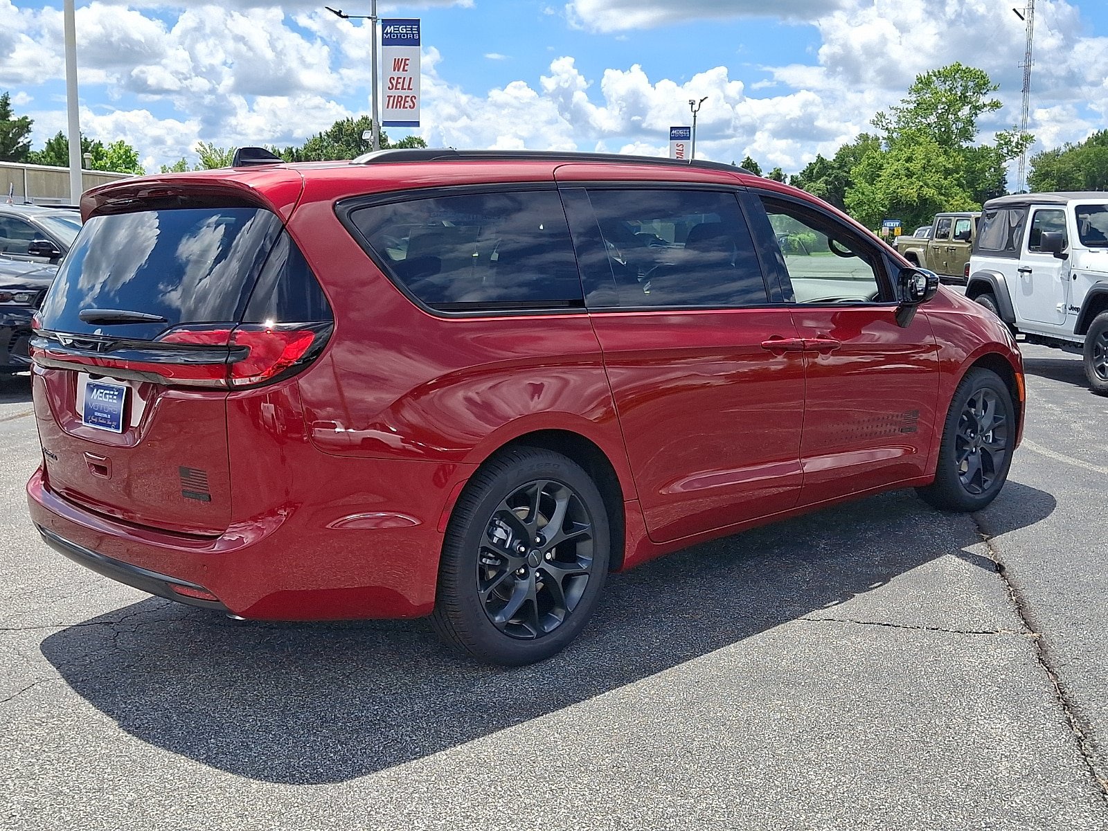 New 2027 Chrysler Pacifica Select FWD image 6