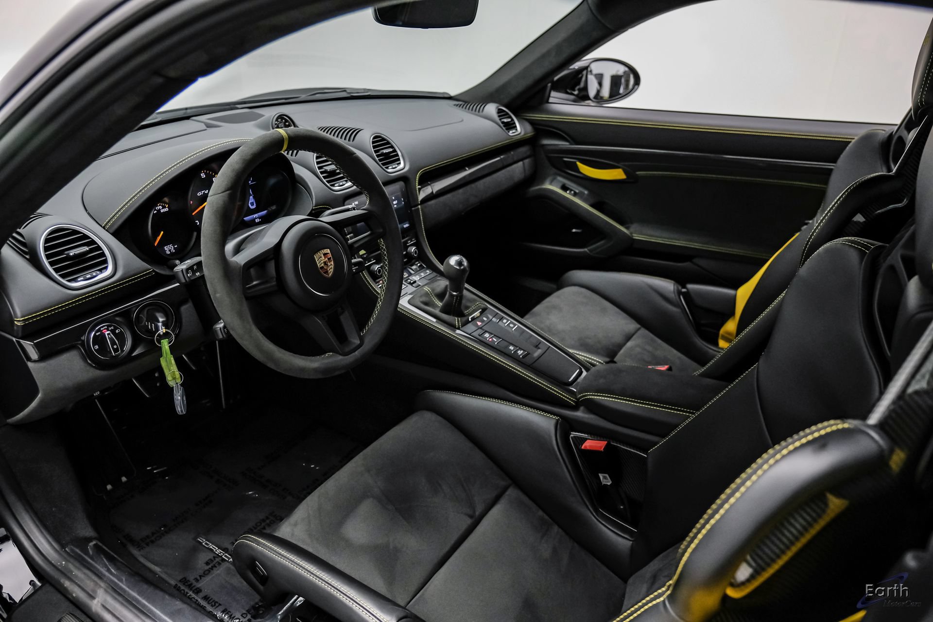 Used 2023 Porsche 718 Cayman GT4 RWD image 2