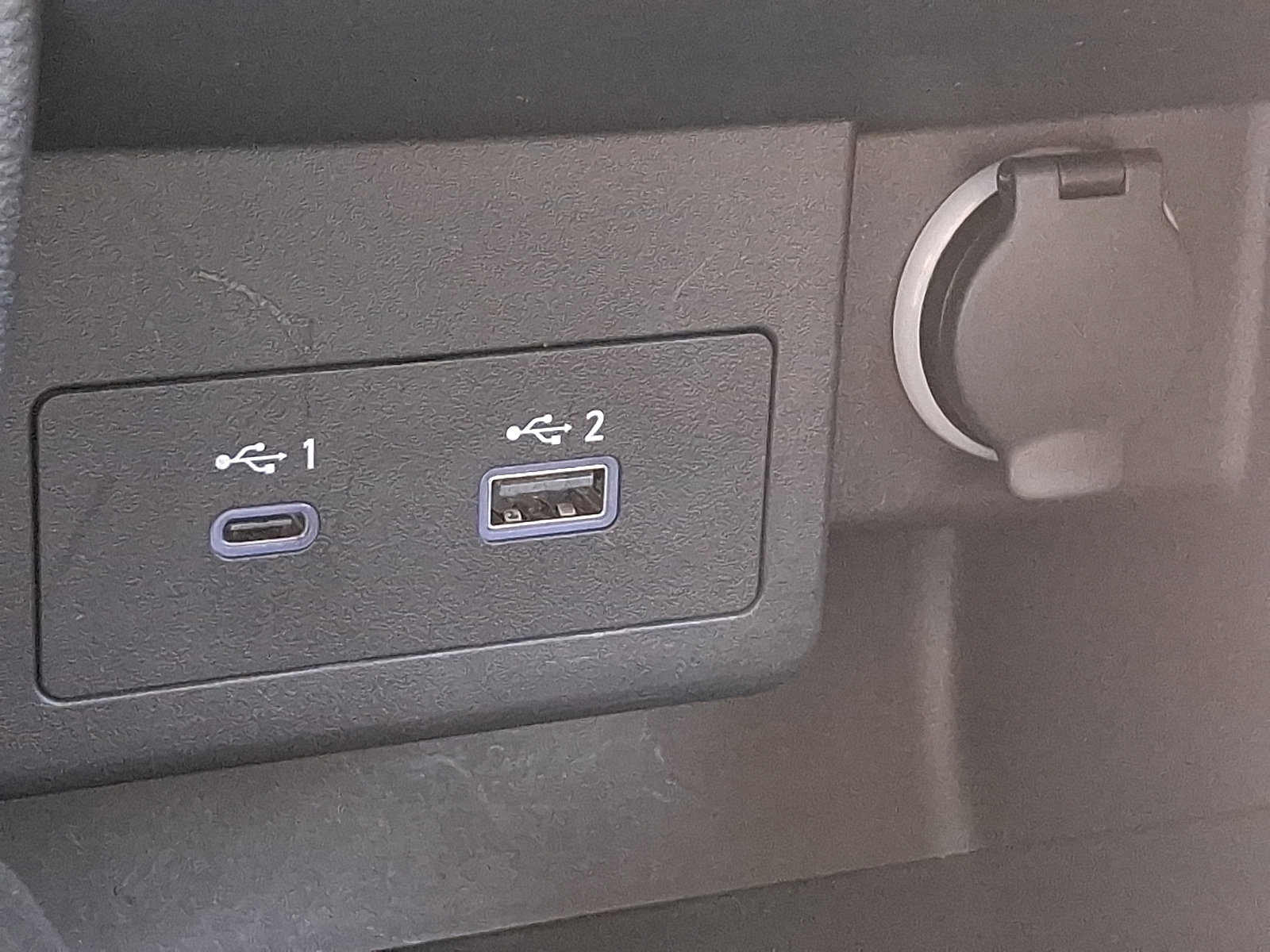 Used 2024 Nissan Kicks SV image 23