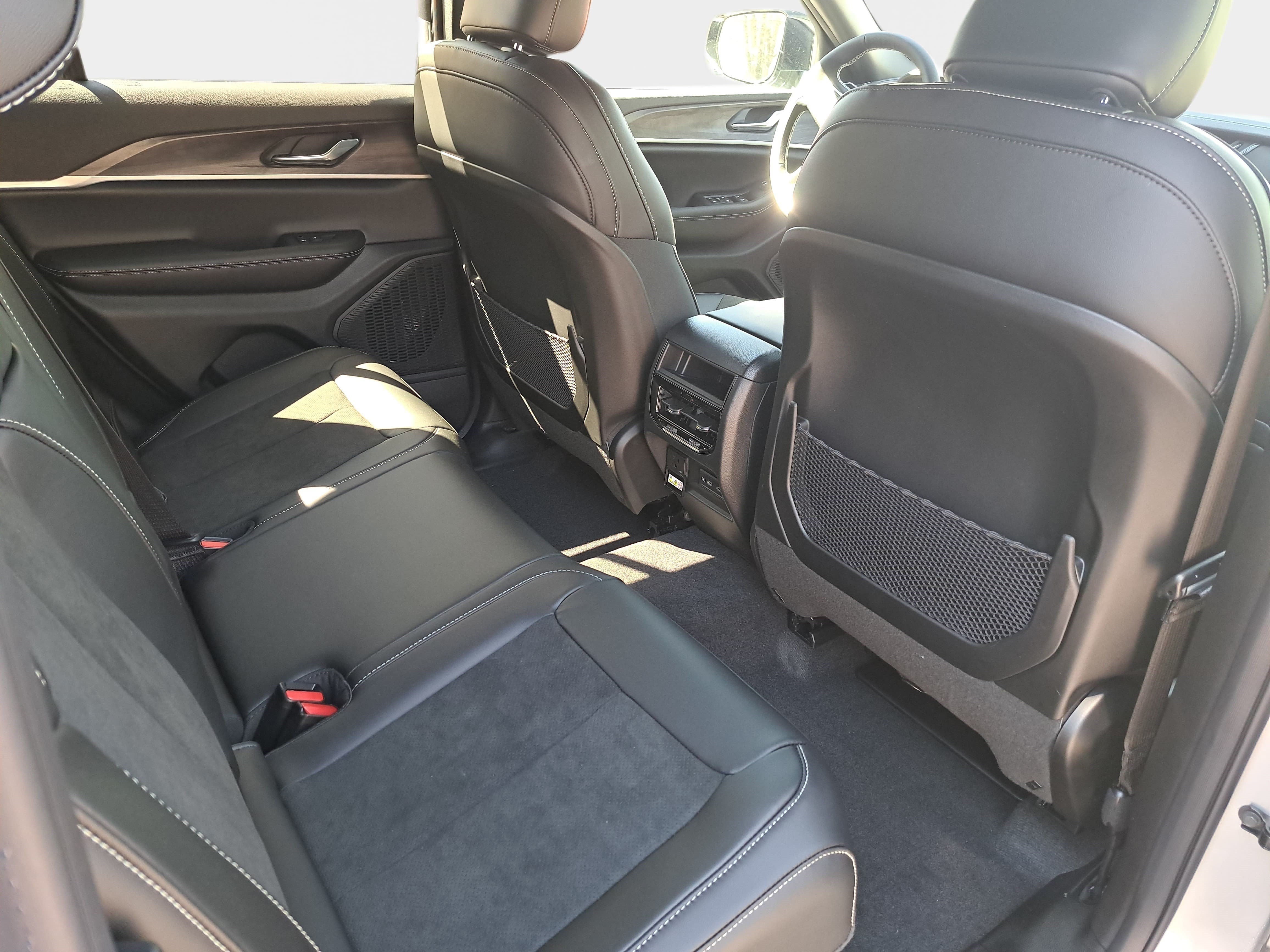 New 2026 Jeep Grand Cherokee Altitude AWD/4WD image 11