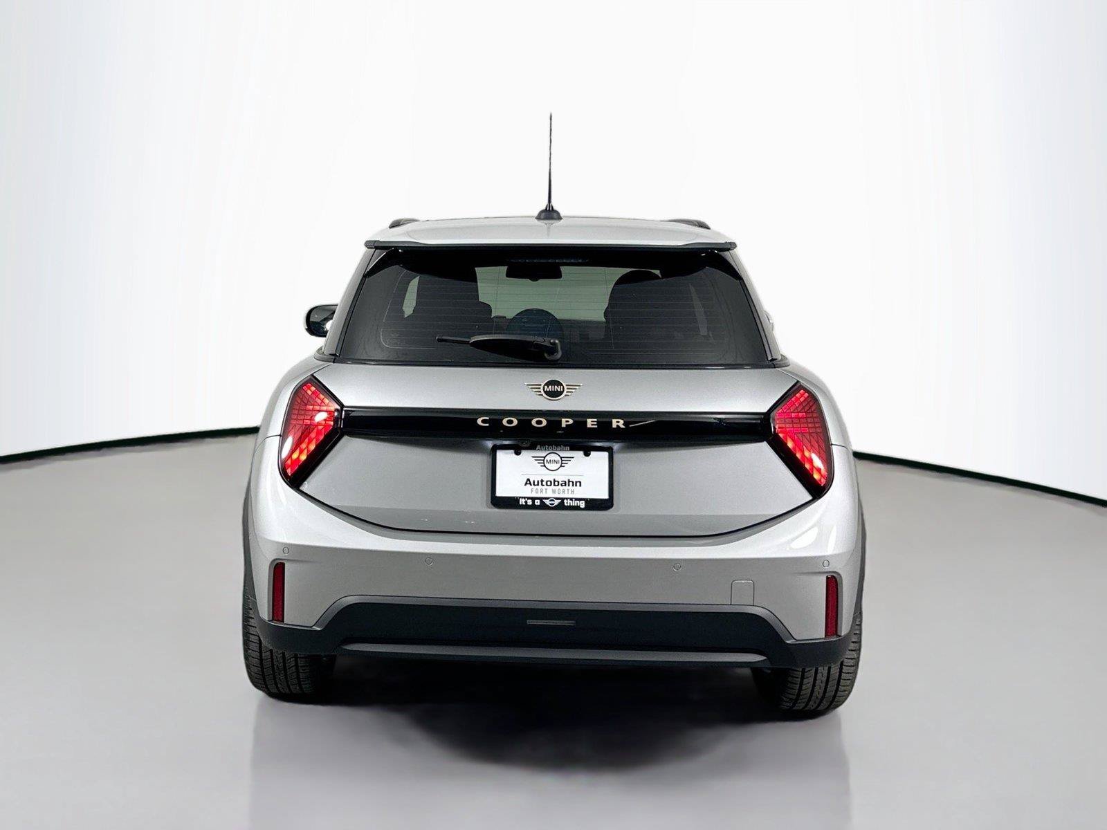 Used 2025 MINI Cooper 2-Door Hardtop FWD image 5