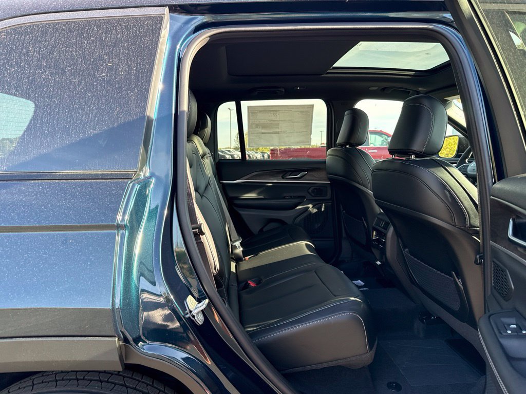 New 2027 Jeep Grand Cherokee Limited AWD/4WD image 14