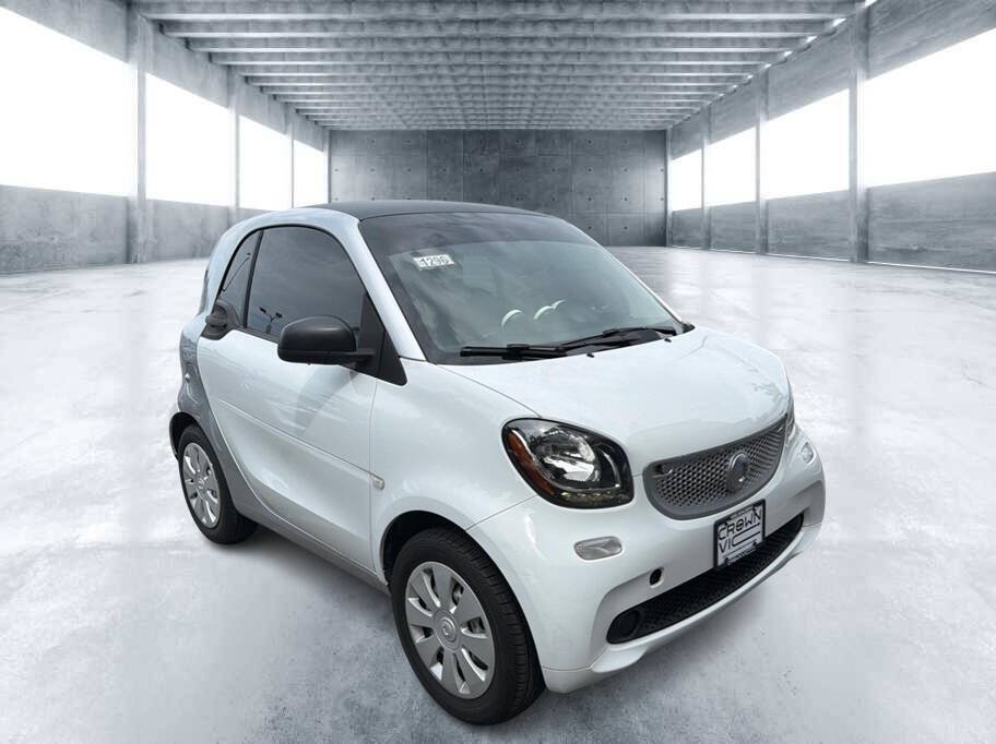 Used 2016 smart fortwo passion RWD image 2