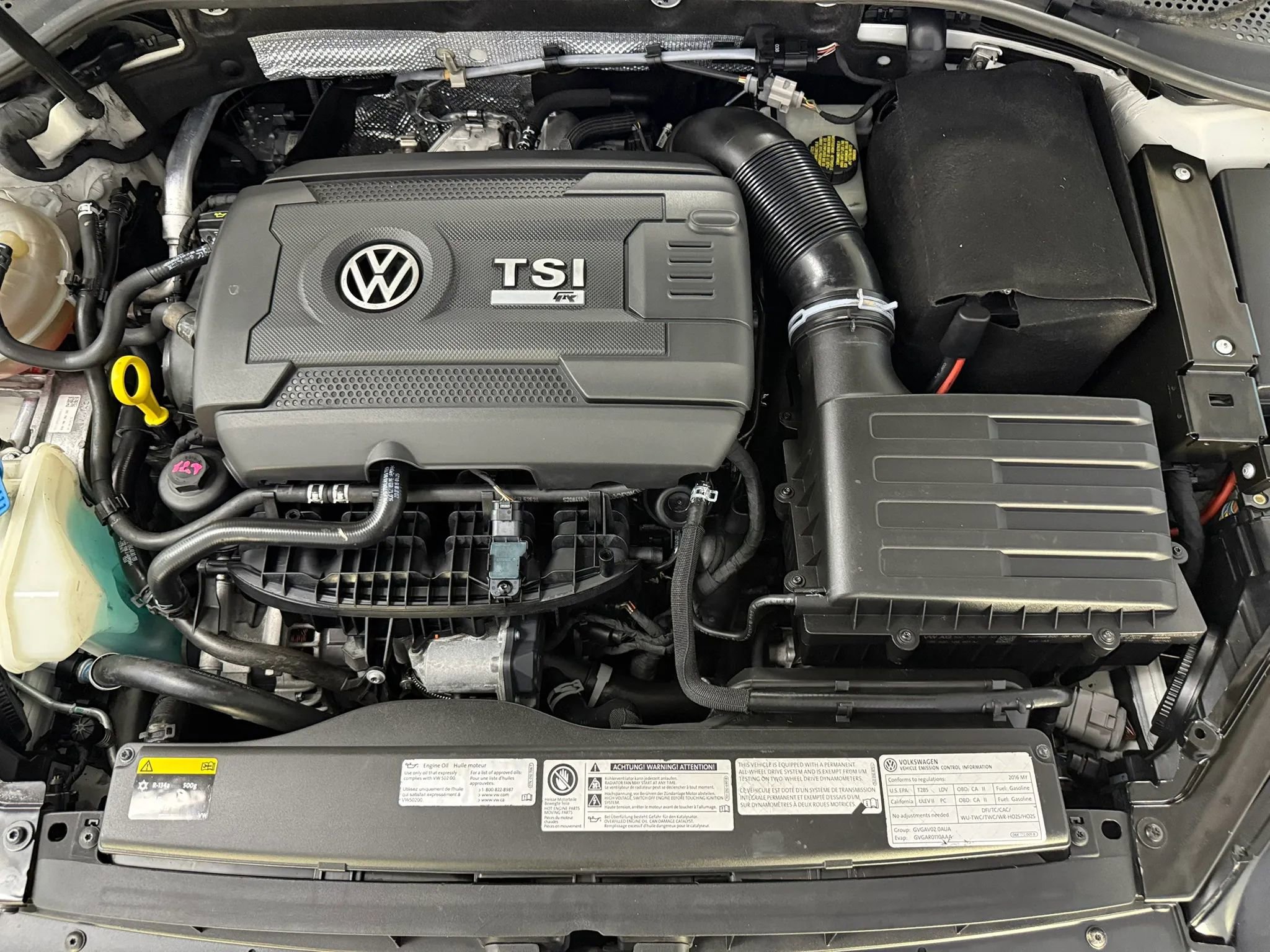 Used 2016 Volkswagen Golf R 4-Door AWD/4WD image 19
