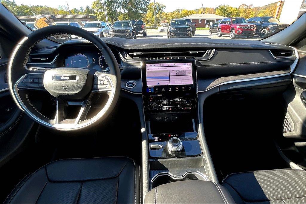 New 2025 Jeep Grand Cherokee Limited w/ Luxury Tech Group II image 5