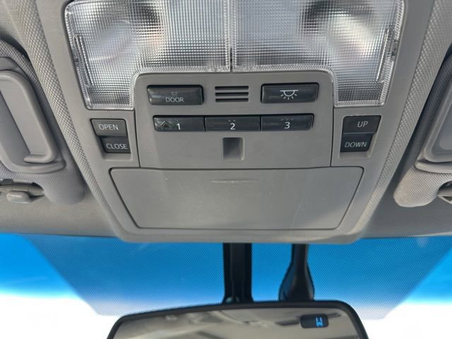 Used 2015 Toyota Camry XLE w/ Moonroof Package image 23