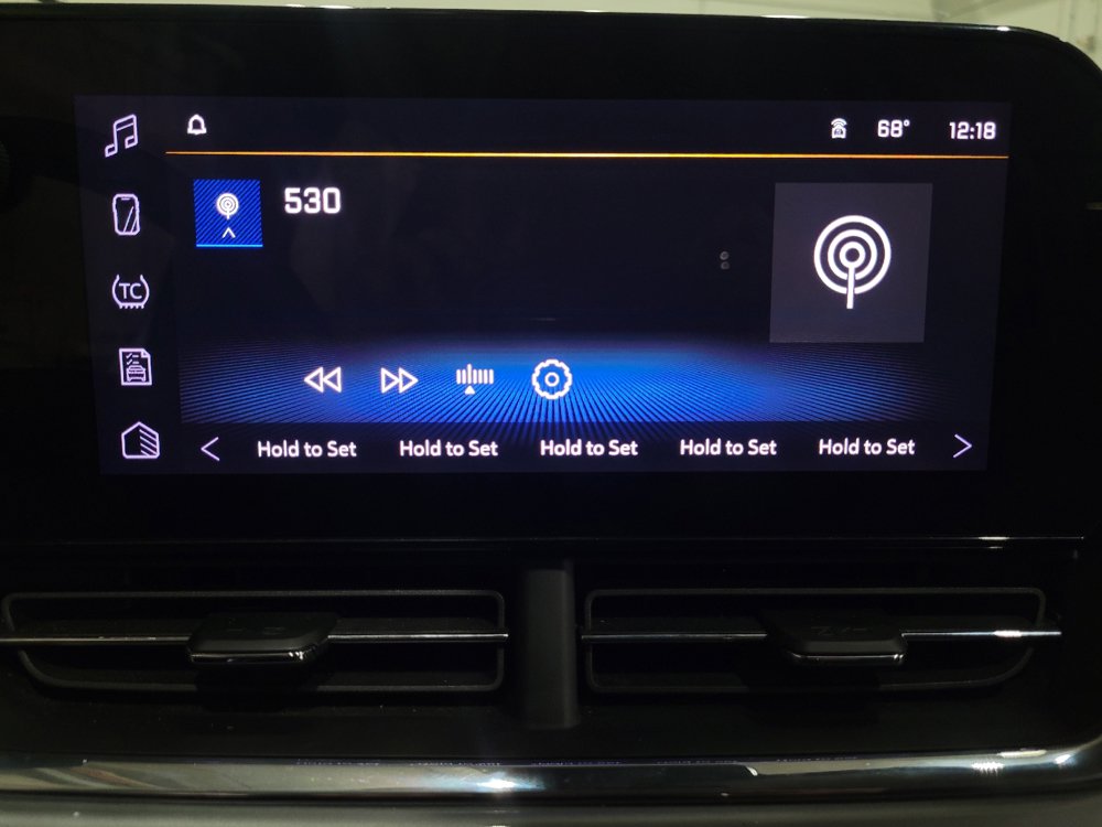 Used 2025 Chevrolet Trax LT FWD image 25