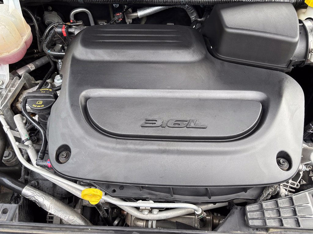 Used 2024 Chrysler Pacifica Touring-L FWD image 9