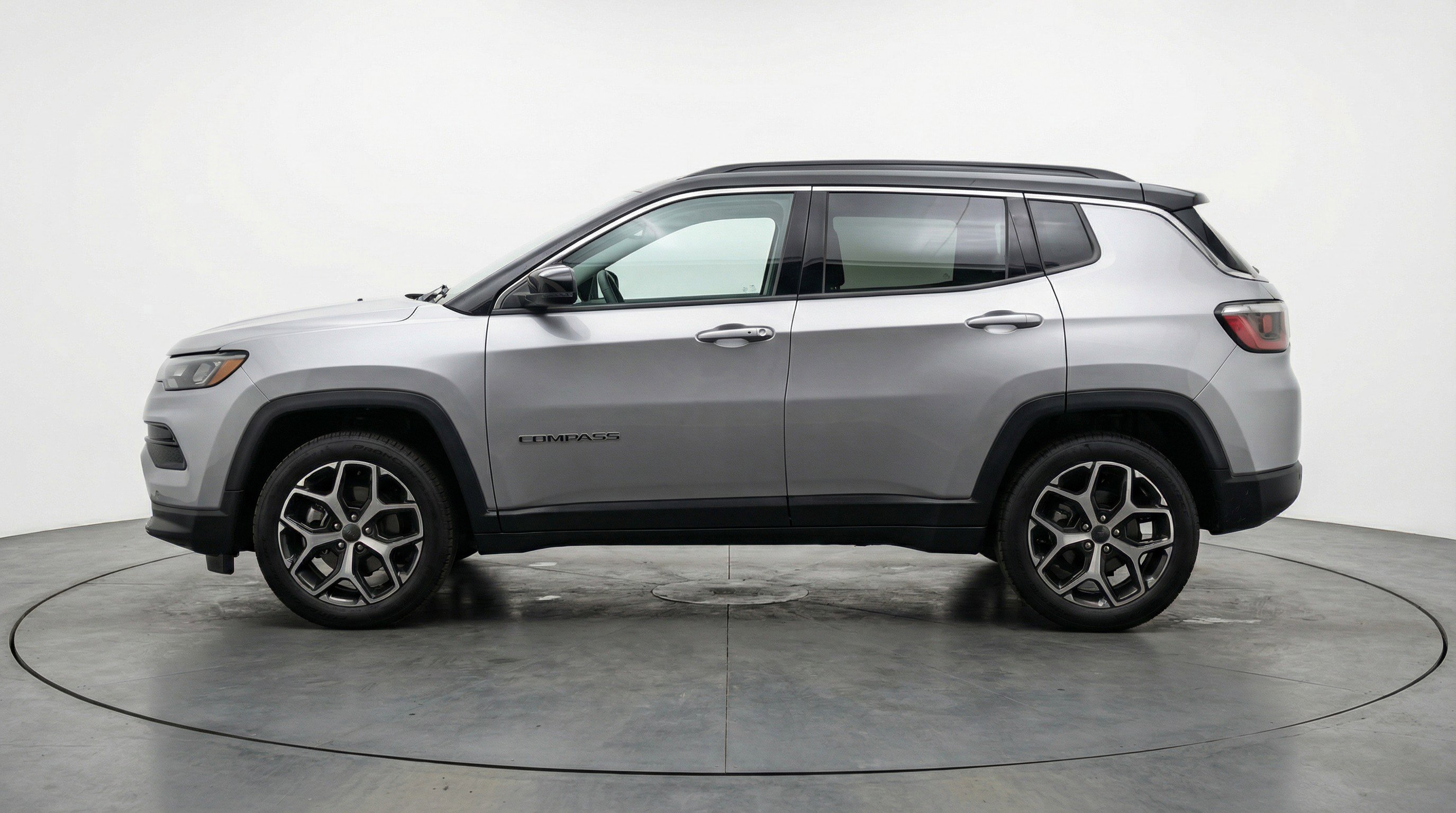 Used 2025 Jeep Compass Limited image 5