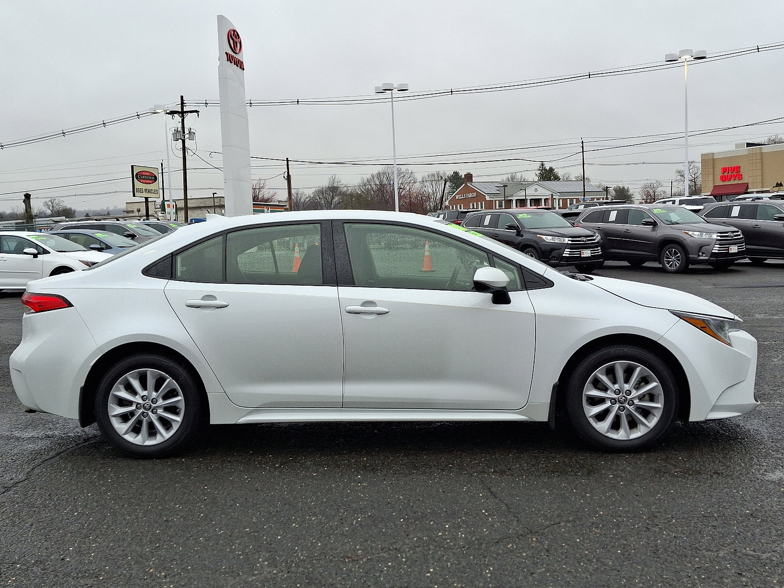 Certified 2022 Toyota Corolla LE w/ LE Convenience Package image 8