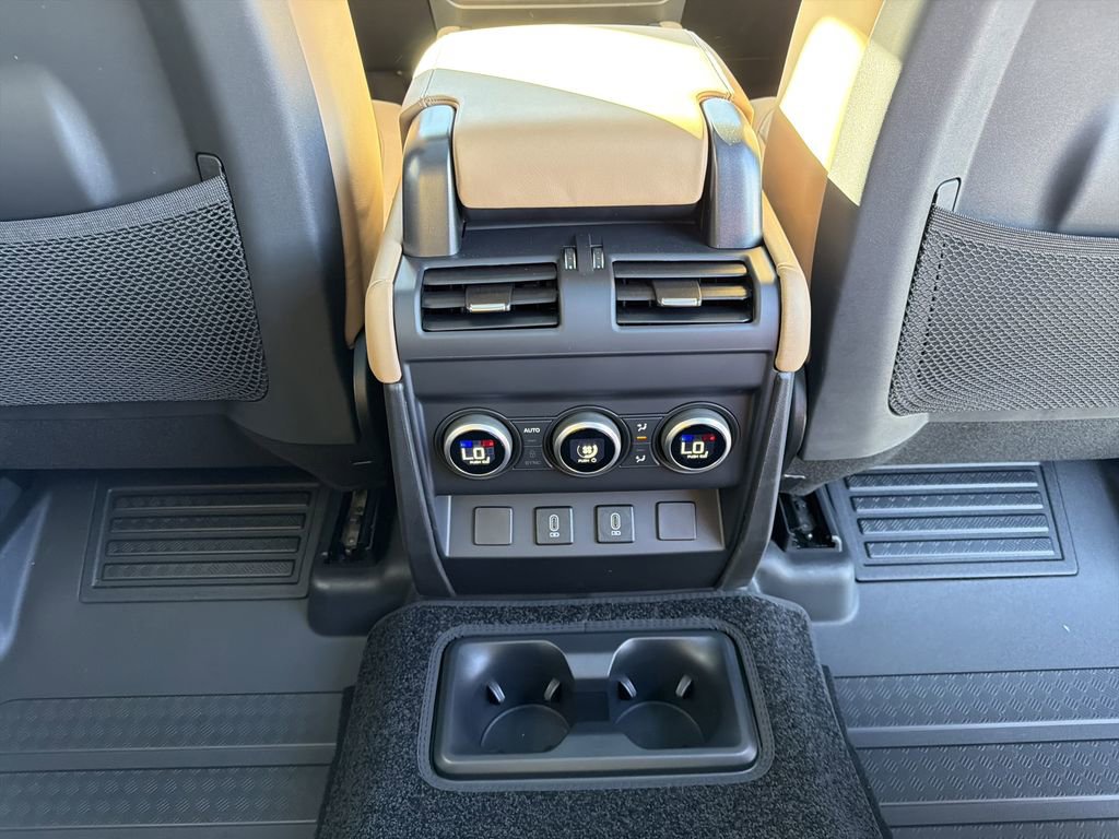 New 2026 Land Rover Defender 130 X-Dynamic SE AWD/4WD image 19