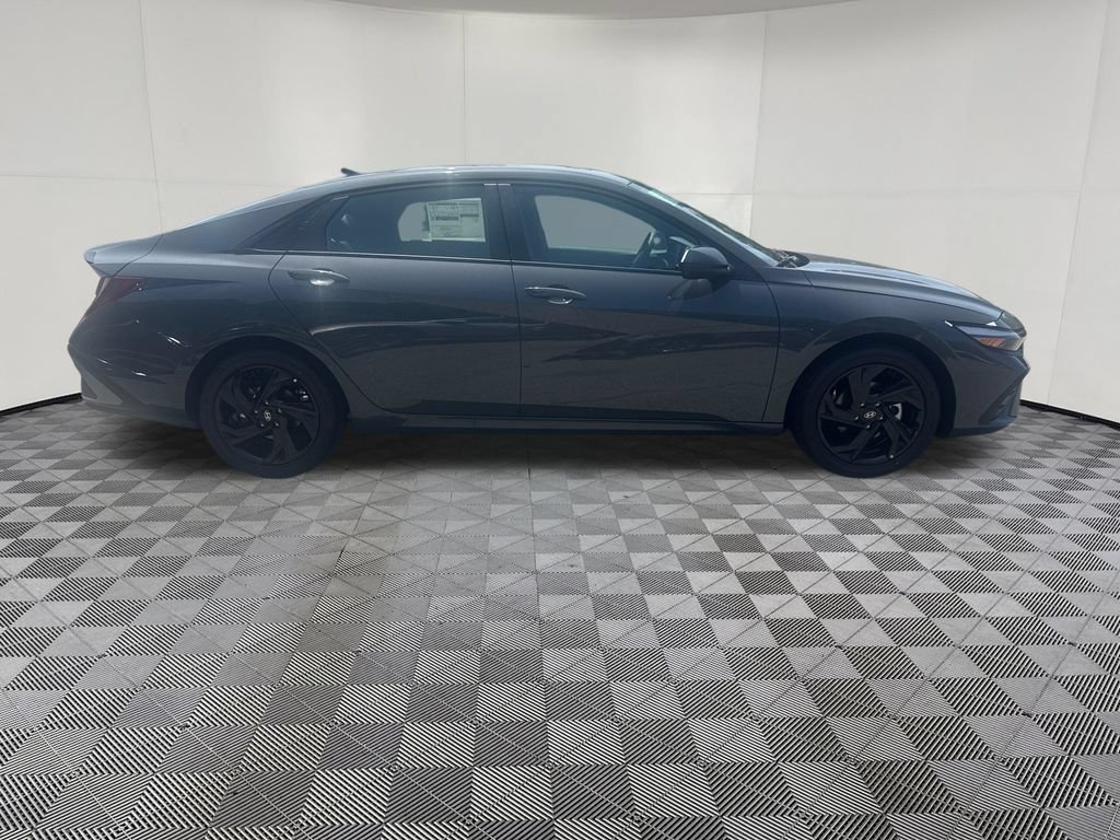 New 2026 Hyundai Elantra SEL Sport FWD image 4