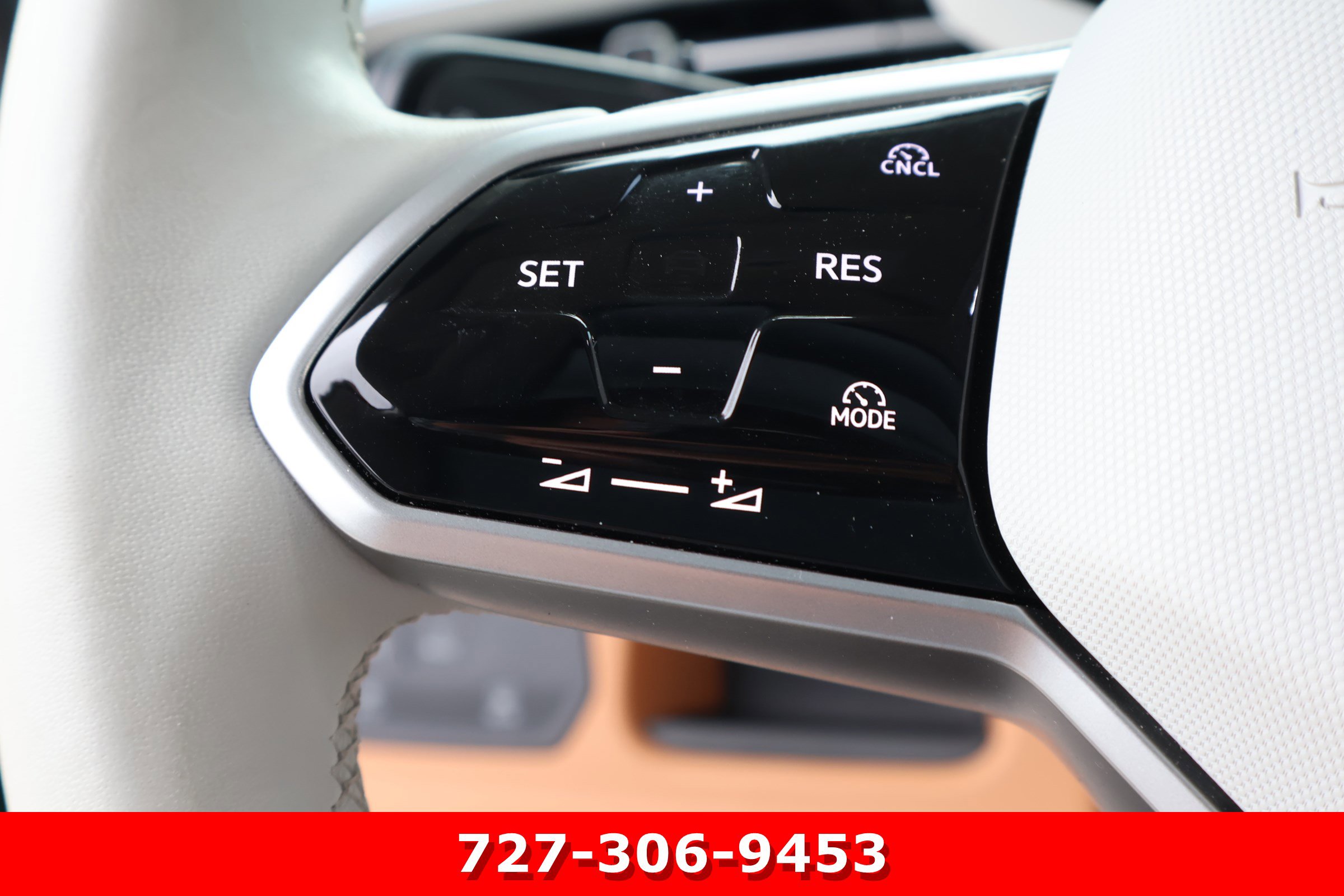 Used 2025 Volkswagen ID. Buzz 1st Edition image 25