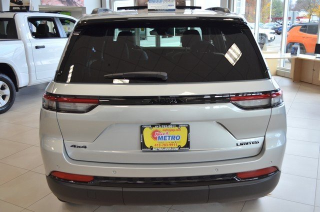 New 2025 Jeep Grand Cherokee Limited w/ Black Appearance Package image 7