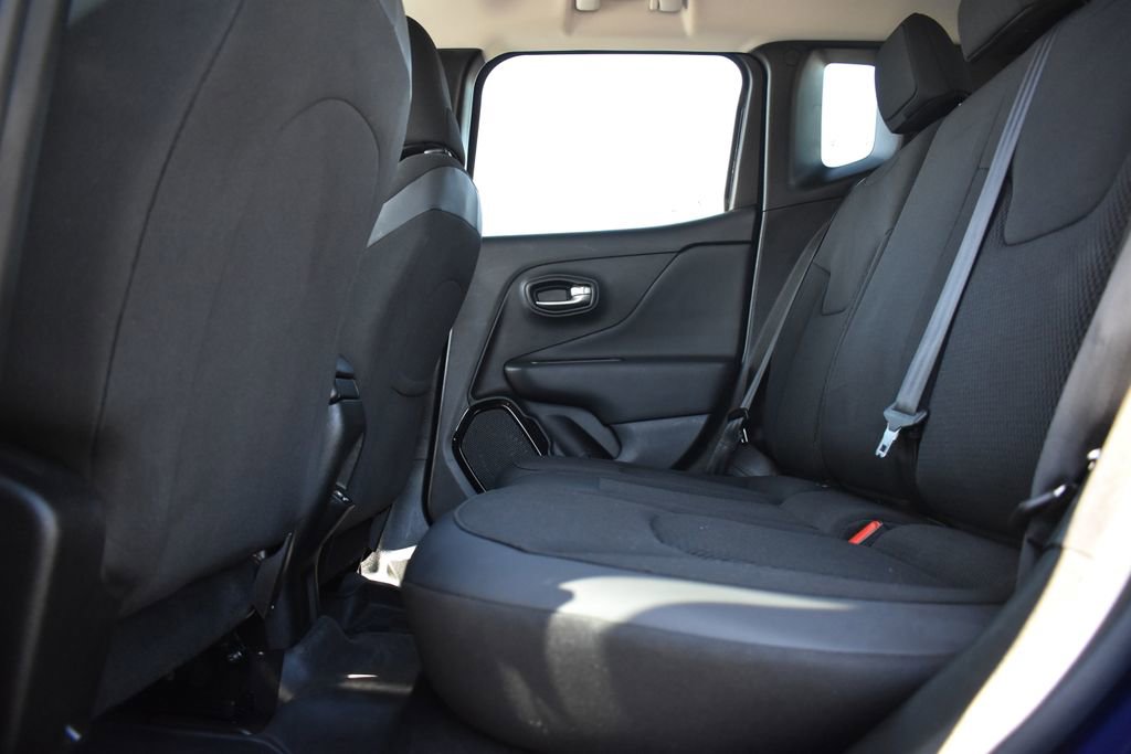 Used 2018 Jeep Renegade Altitude FWD image 8