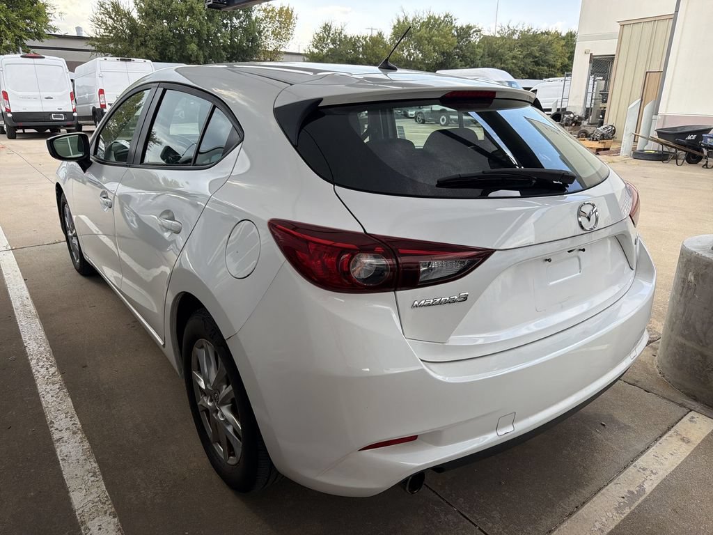 Used 2018 MAZDA MAZDA3 Sport FWD image 2