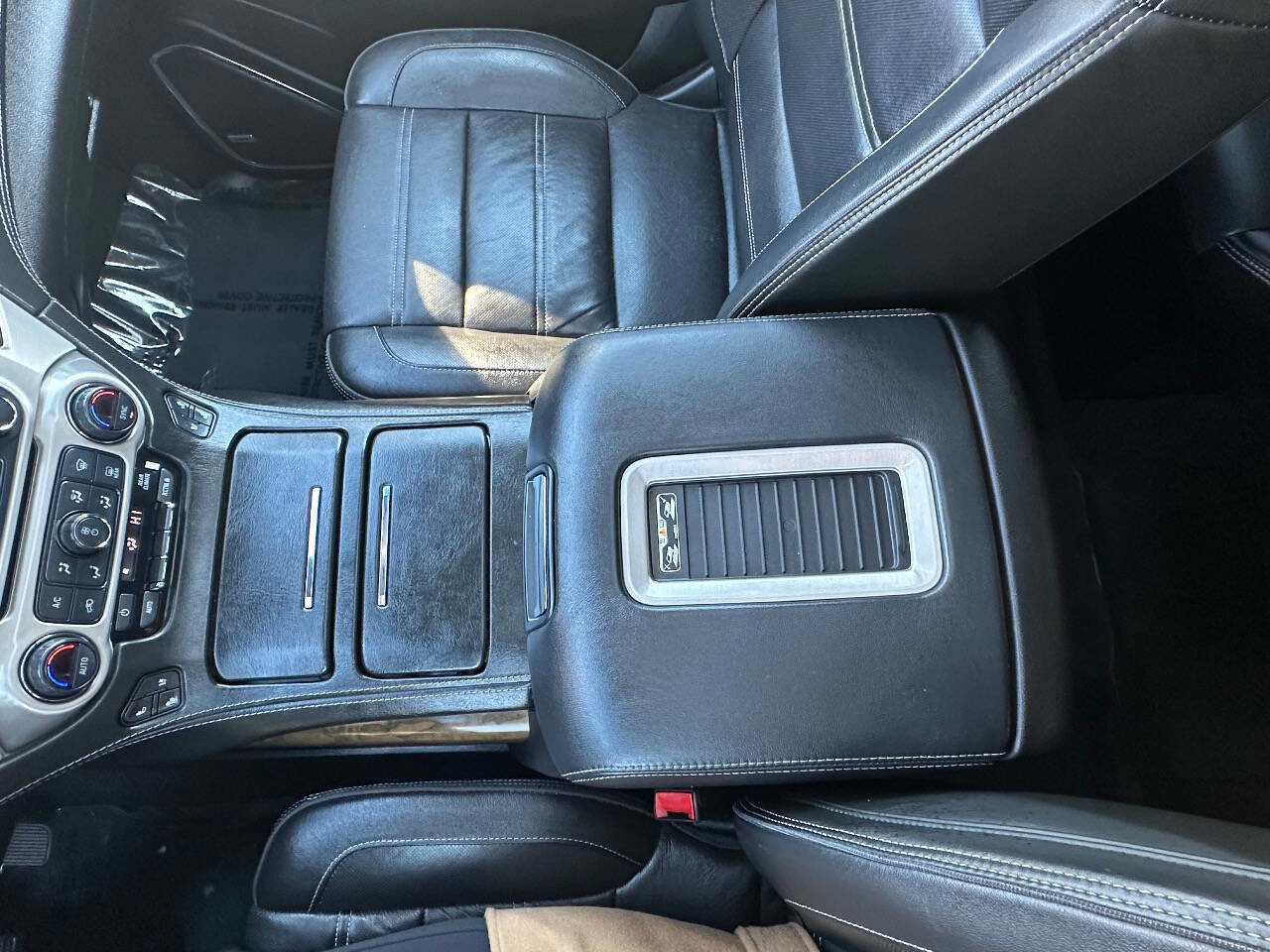 Used 2018 GMC Yukon Denali image 38