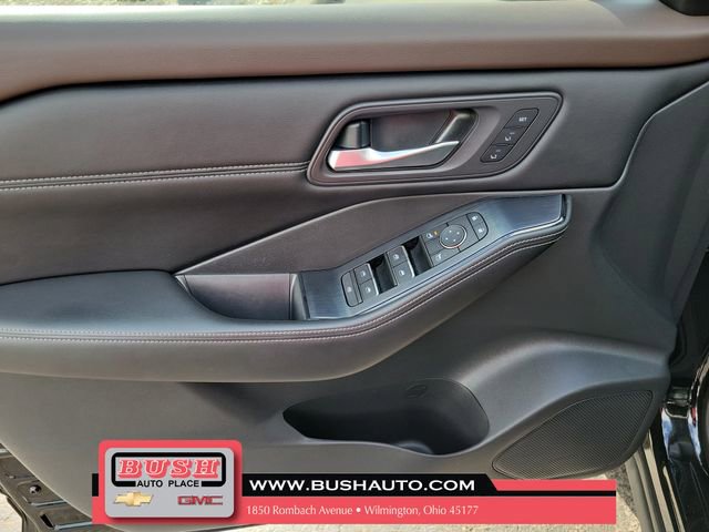 Used 2022 Nissan Rogue SL w/ SL Premium Package image 18