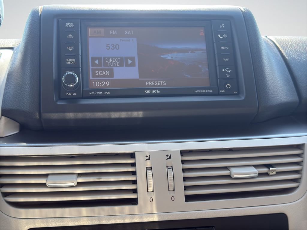 Used 2009 Volkswagen Routan SEL image 16