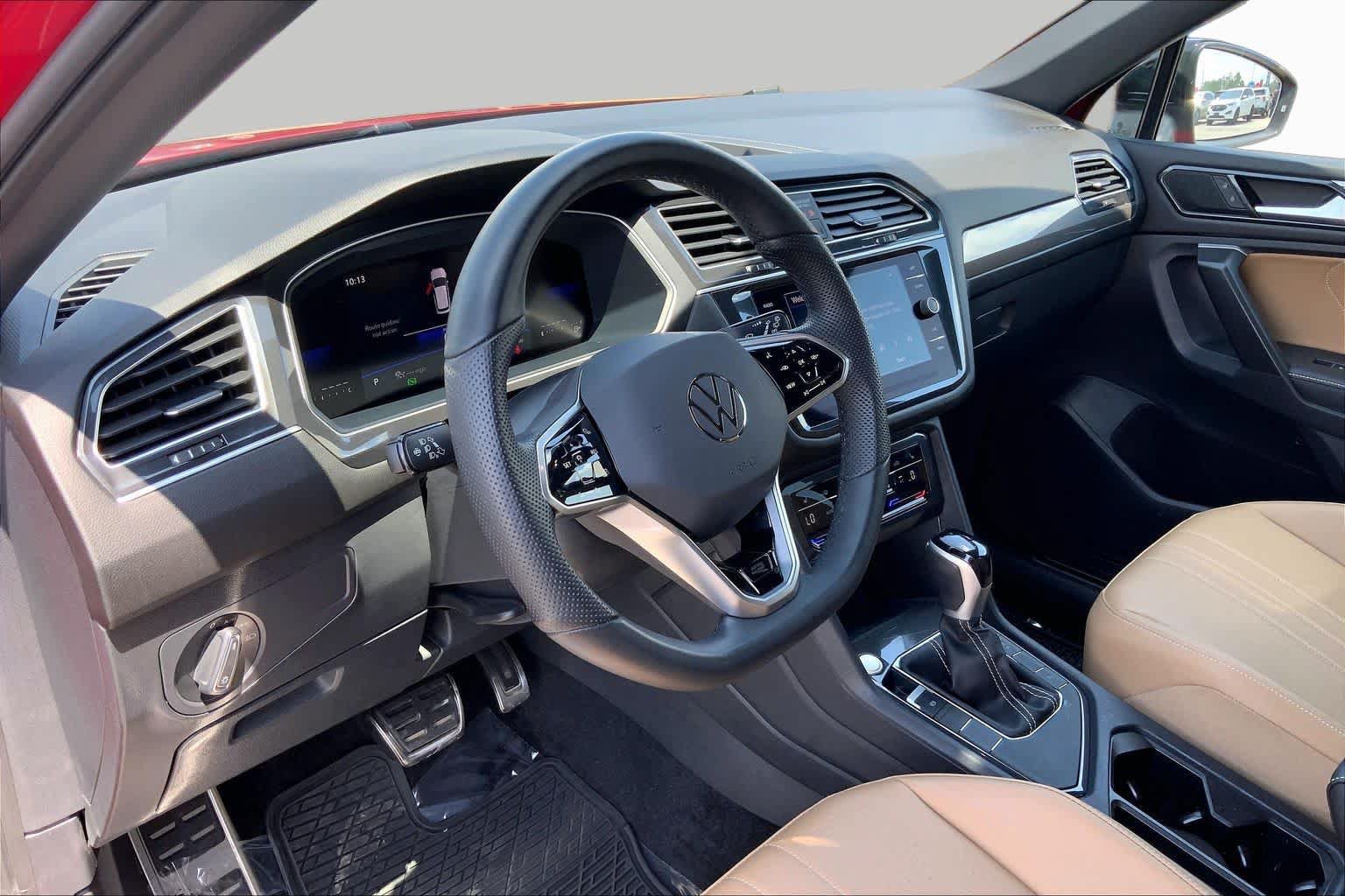 Used 2024 Volkswagen Tiguan SE R-Line FWD image 17