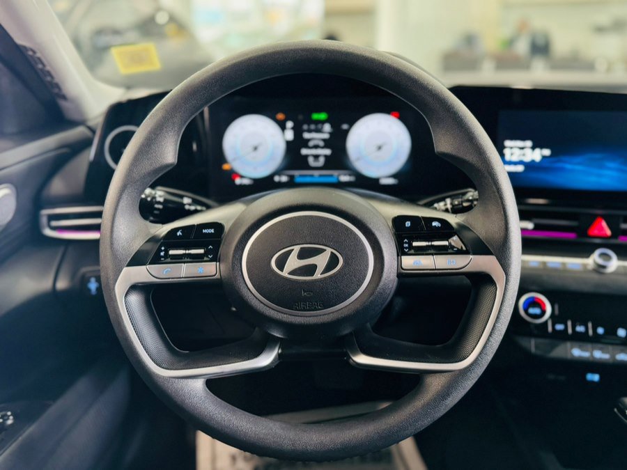 Used 2024 Hyundai Elantra SEL FWD image 25